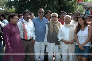 Dr. Paramanandaya's Students Gang Muhurat