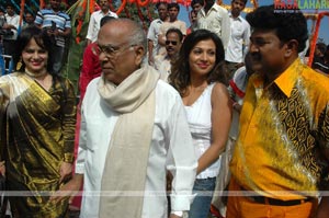 Dr. Paramanandaya's Students Gang Muhurat