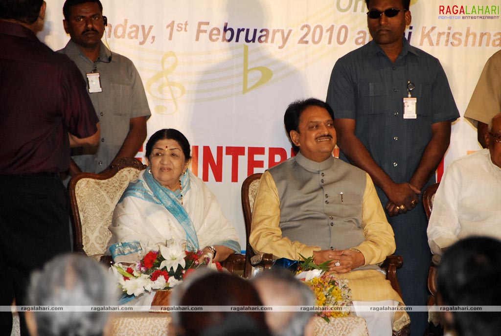 ANR Award 2009 Presented to Lata Mangeshkar