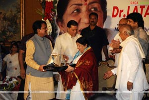 ANR Award 2009 presented to Lata Mangeshkar
