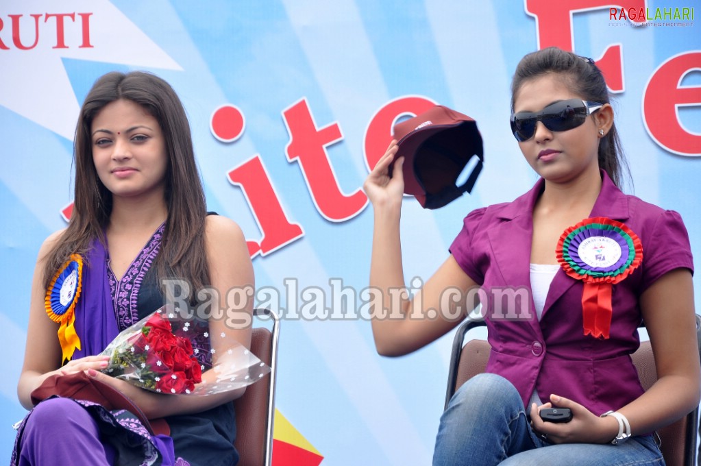 Madhu Shalini & Sneha Ullal at Ashray-Akruti Kite Festival