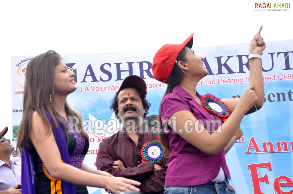 Madhu Shalini & Sneha Ullal at Ashray-Akruti Kite Festival