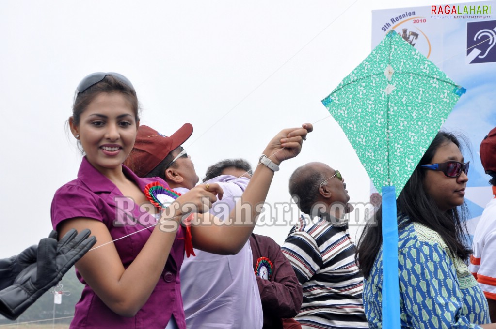 Madhu Shalini & Sneha Ullal at Ashray-Akruti Kite Festival