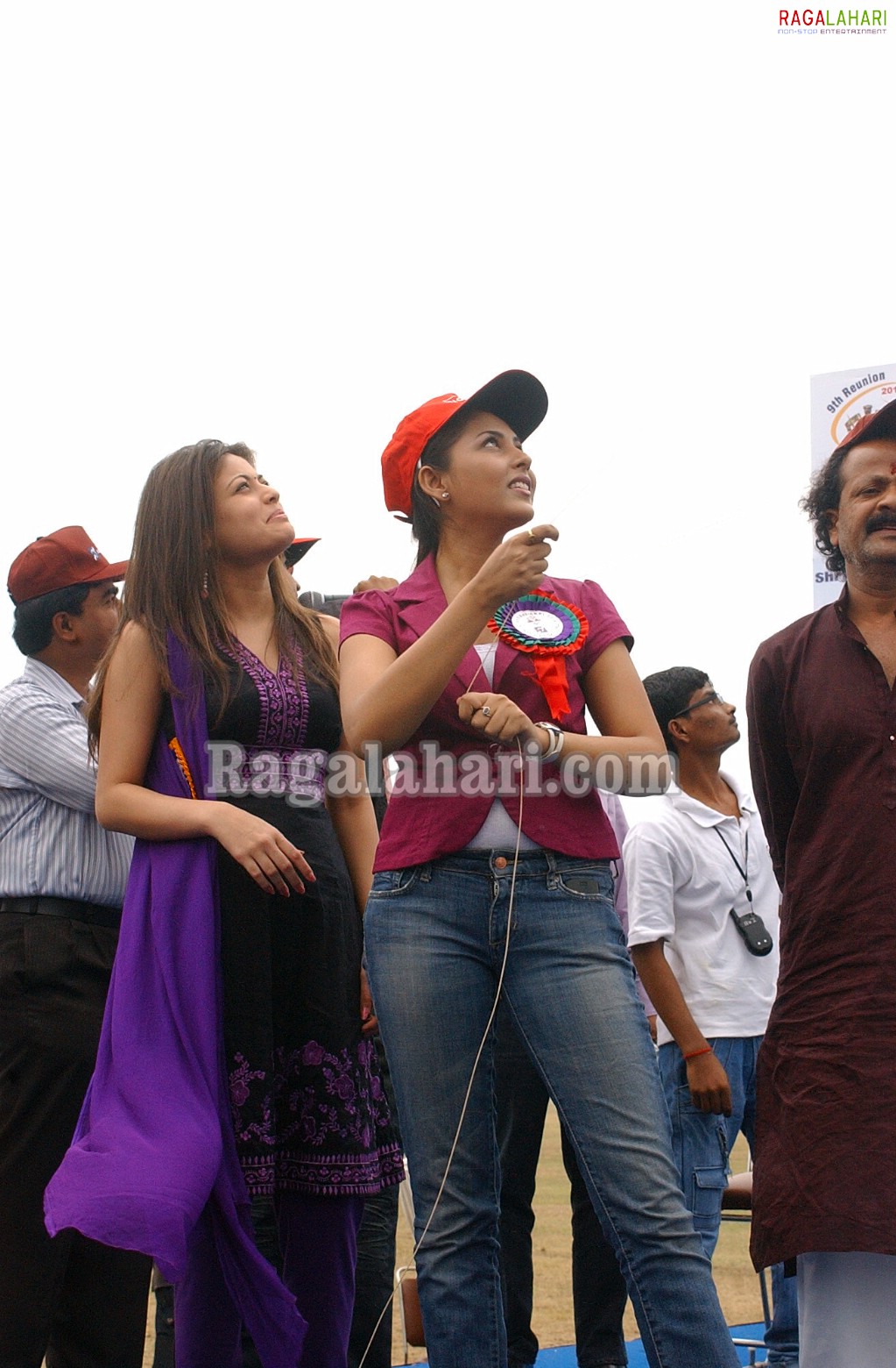 Madhu Shalini & Sneha Ullal at Ashray-Akruti Kite Festival