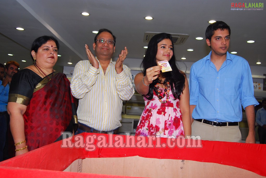 Poonam Bajwa Anounces Bajaj Electronics Bumper Draw Winner