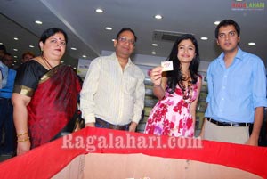 Poonam Bajwa anounces the Bajaj Electronics Bumper Draw Winner