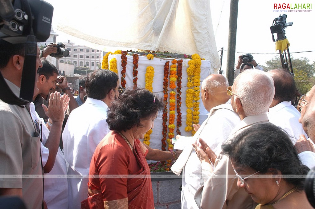Raghupati Venkayya Naidu's statue unveiled