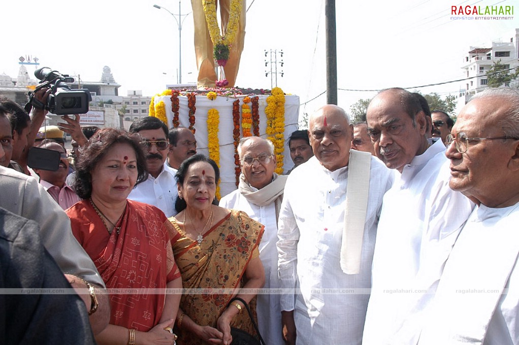 Raghupati Venkayya Naidu's statue unveiled