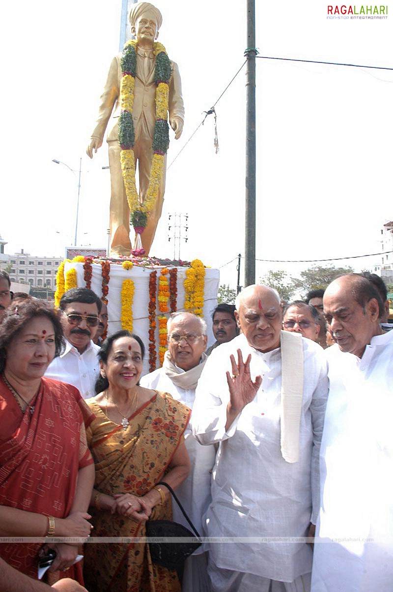 Raghupati Venkayya Naidu's statue unveiled