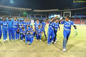 Bengal Tigers-Karnataka Bulldozers Match