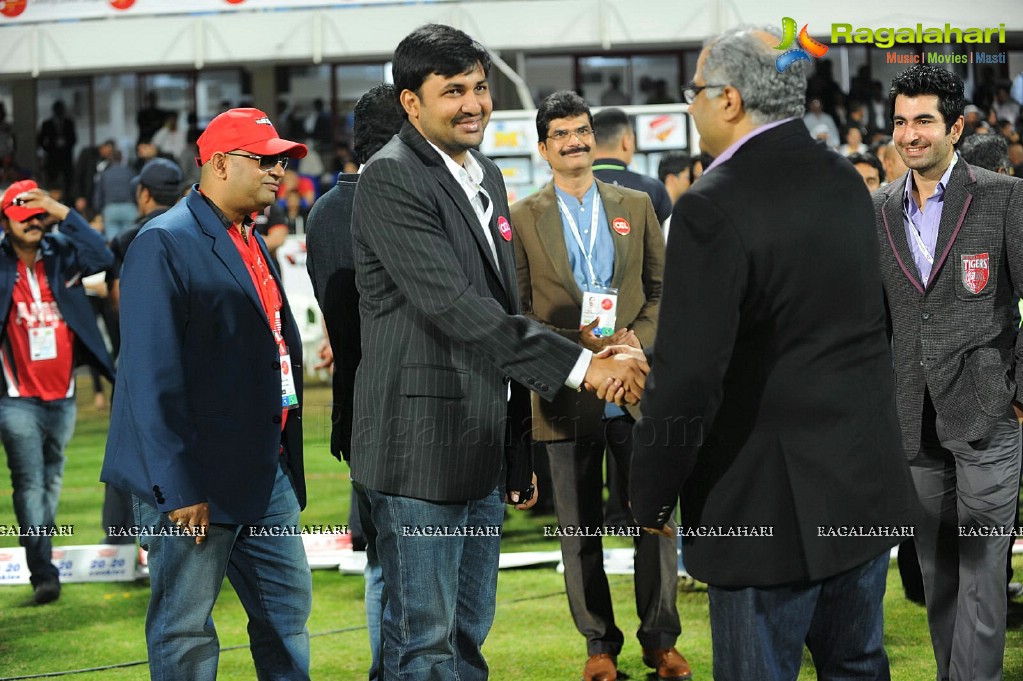 CCL 2 Telugu Warriors Vs Mumbai Heroes Match - Day 1, Set 2