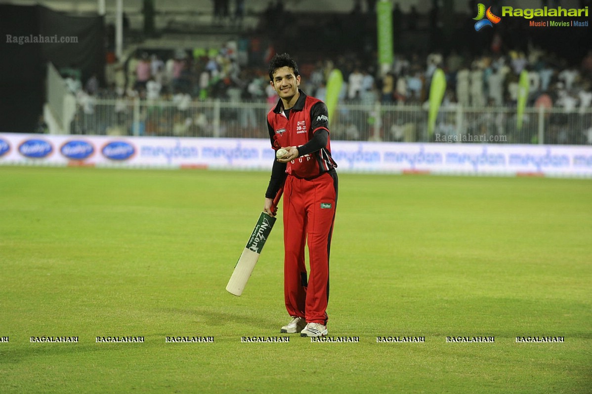 CCL 2 Telugu Warriors Vs Mumbai Heroes Match - Day 1, Set 3