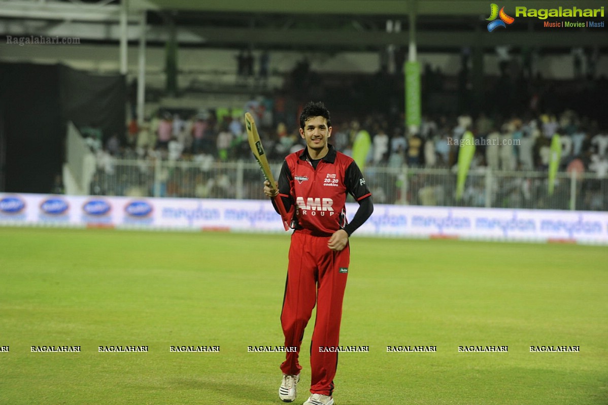 CCL 2 Telugu Warriors Vs Mumbai Heroes Match - Day 1, Set 3