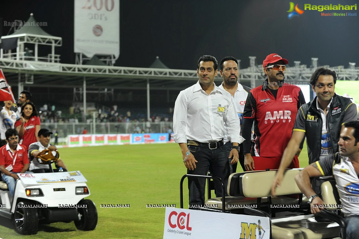 CCL 2 Telugu Warriors Vs Mumbai Heroes Match - Day 1, Set 3