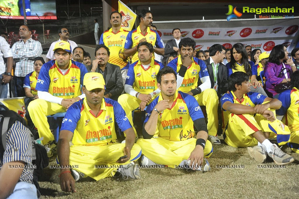 CCL 2012: Chennai Rhinos VS Karnataka Bulldozers