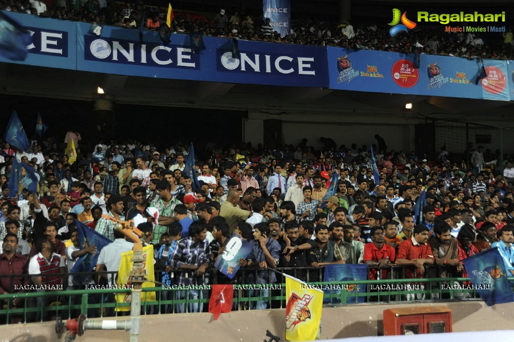 CCL 2012: Chennai Rhinos VS Karnataka Bulldozers