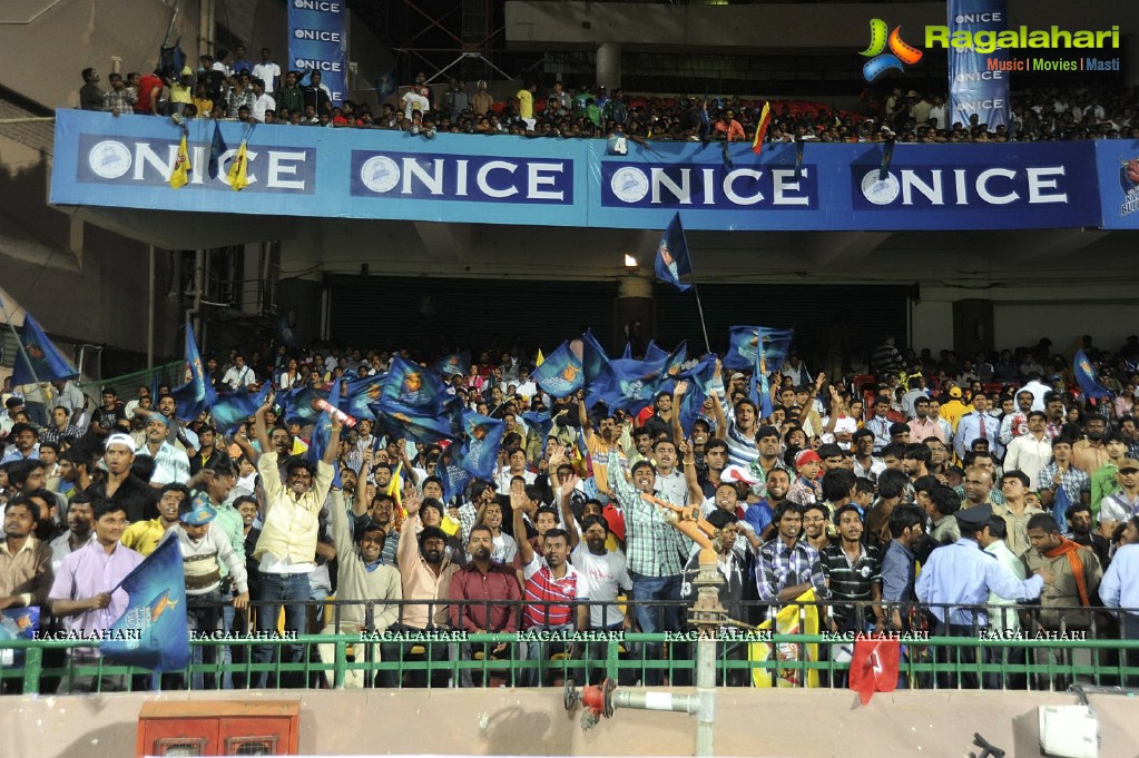 CCL 2012: Chennai Rhinos VS Karnataka Bulldozers