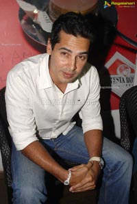 Dino Morea launches Testa Rossa in Hyderabad