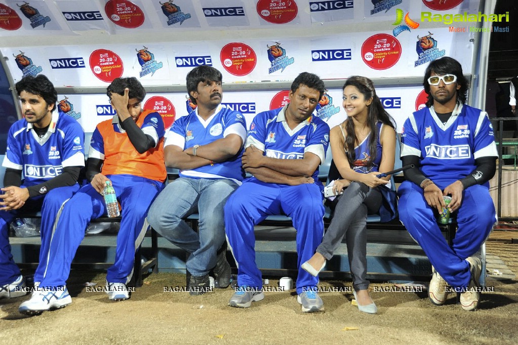 CCL 2012: Karnataka Bulldozers VS Mumbai Heroes