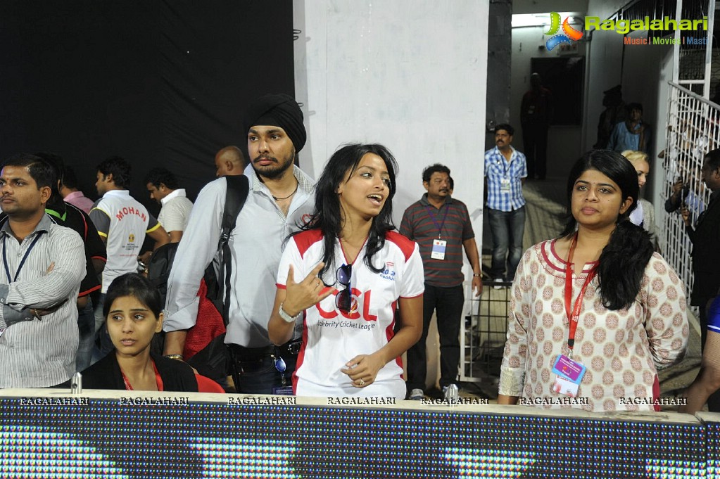 CCL 2012: Karnataka Bulldozers VS Mumbai Heroes