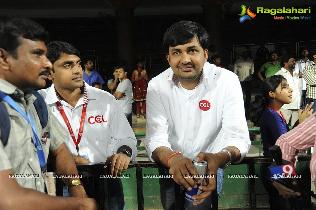 CCL 2012: Karnataka Bulldozers VS Mumbai Heroes