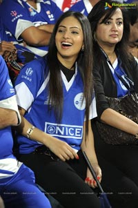 Karnataka Bulldozers - Mumbai Indians Cricket Match