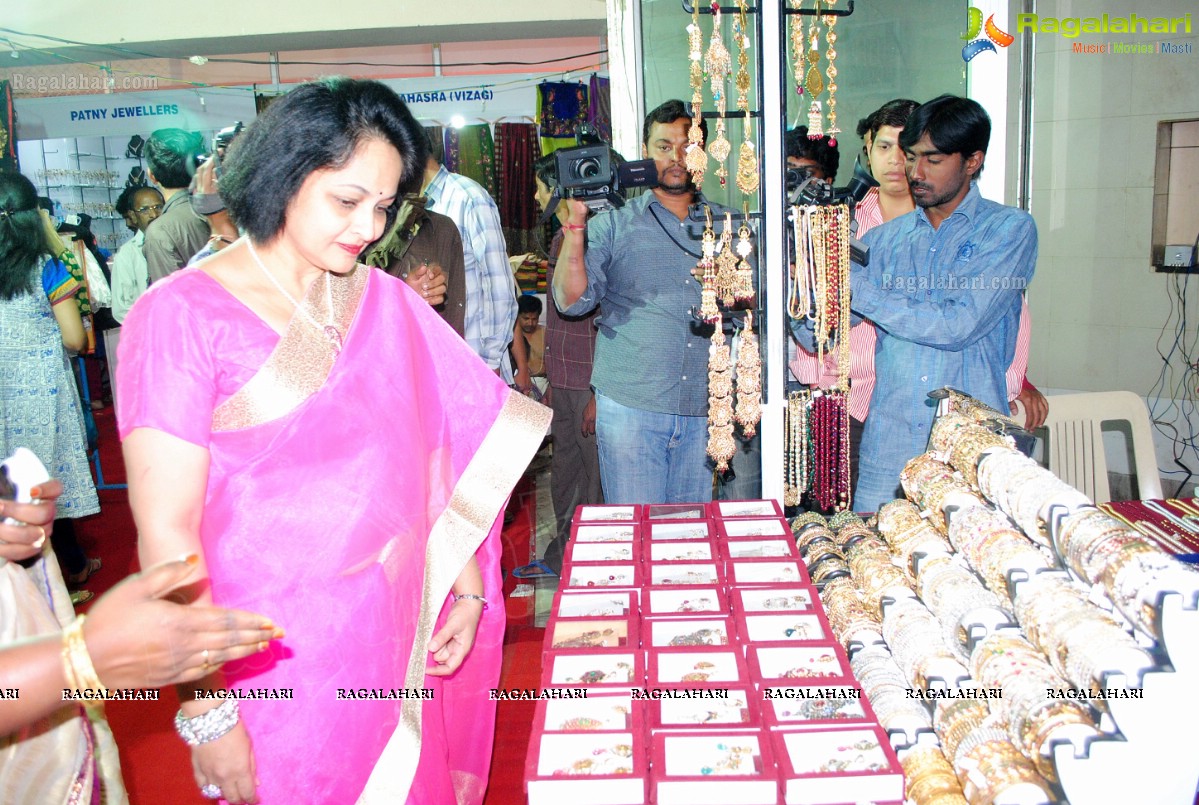 Rajani Launches Bridal Exhibition at Satya Sai Nigamagamam