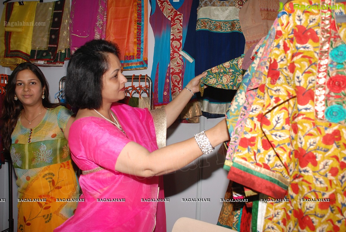 Rajani Launches Bridal Exhibition at Satya Sai Nigamagamam