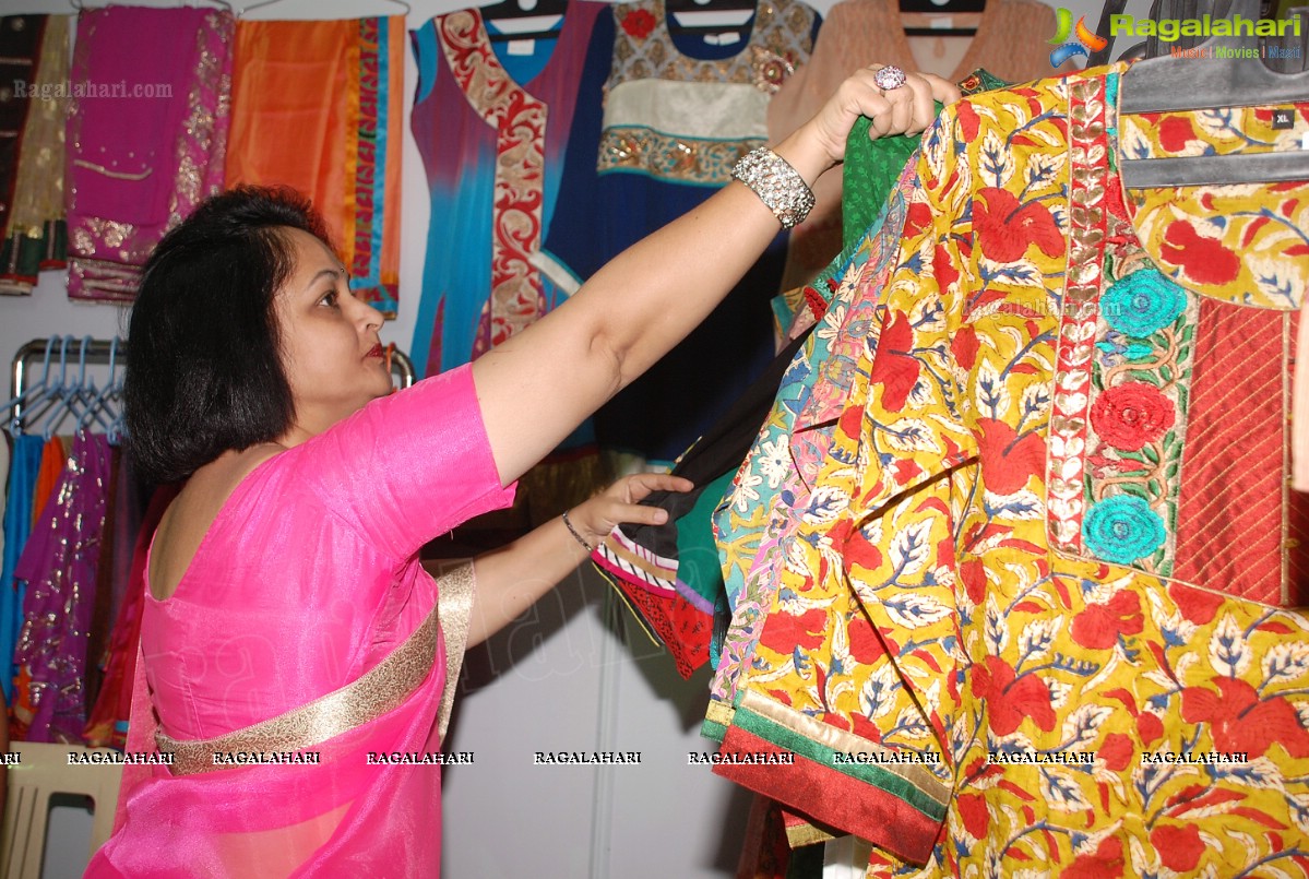 Rajani Launches Bridal Exhibition at Satya Sai Nigamagamam