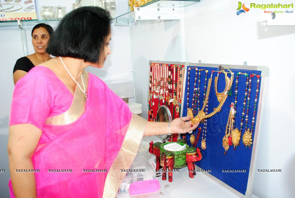 Rajani Launches Bridal Exhibition at Satya Sai Nigamagamam