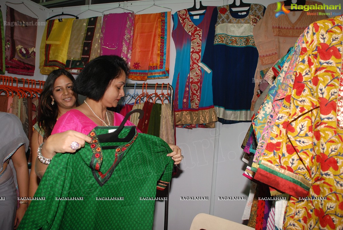 Rajani Launches Bridal Exhibition at Satya Sai Nigamagamam