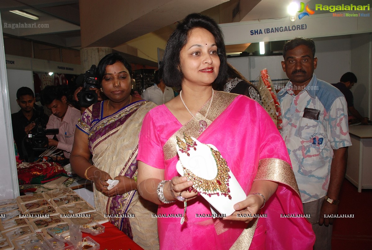 Rajani Launches Bridal Exhibition at Satya Sai Nigamagamam