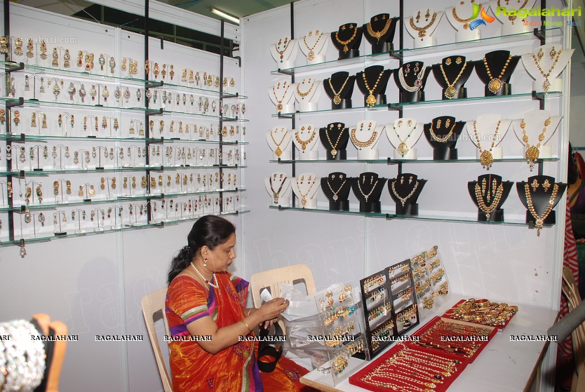 Rajani Launches Bridal Exhibition at Satya Sai Nigamagamam