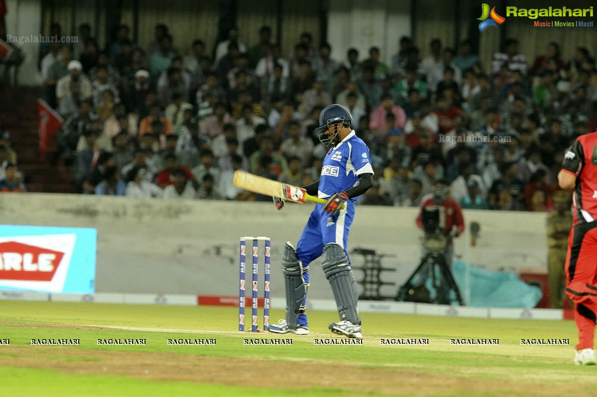 CCL 2012: Telugu Warriors VS Karnataka Bulldozers