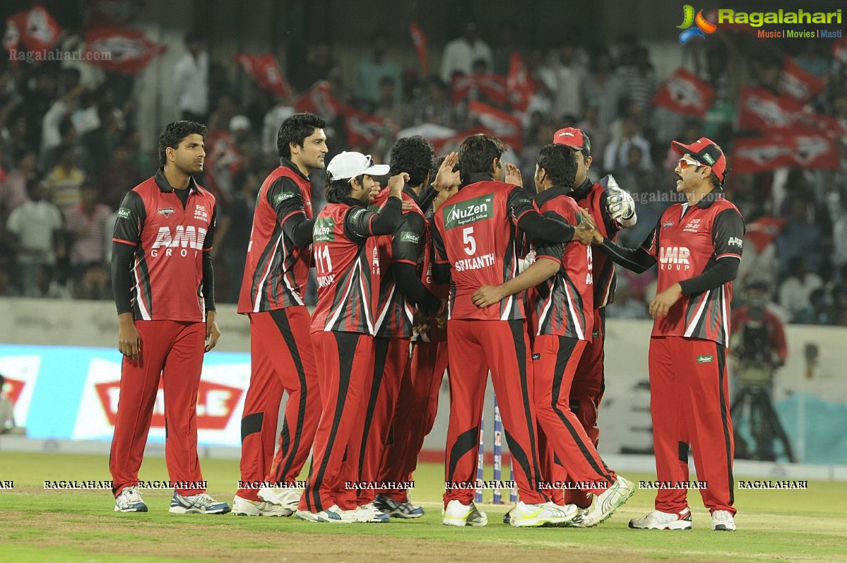 CCL 2012: Telugu Warriors VS Karnataka Bulldozers