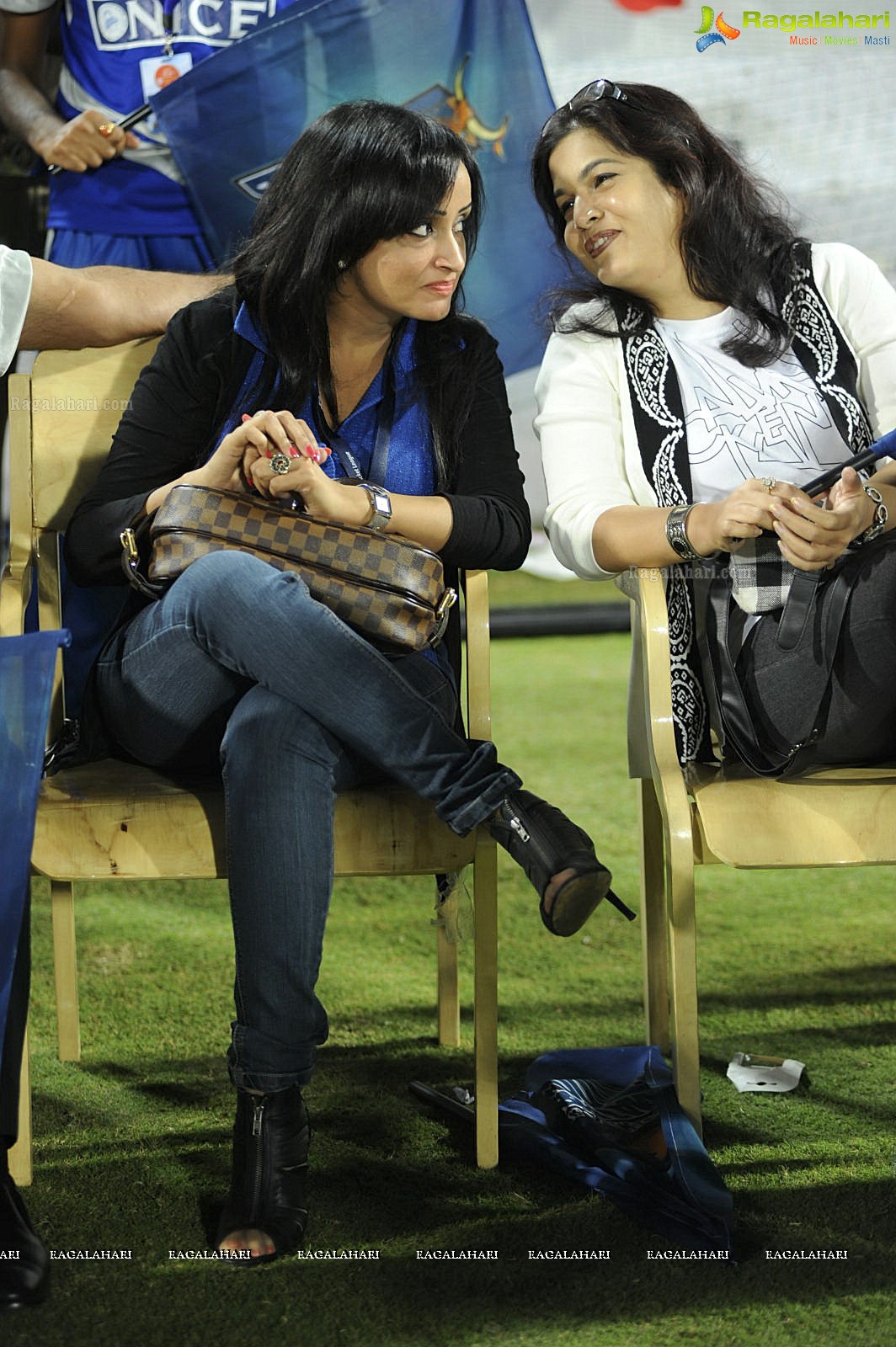 CCL 2012: Telugu Warriors VS Karnataka Bulldozers