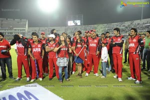 Telugu Warriors-Karnataka Bulldozers Match