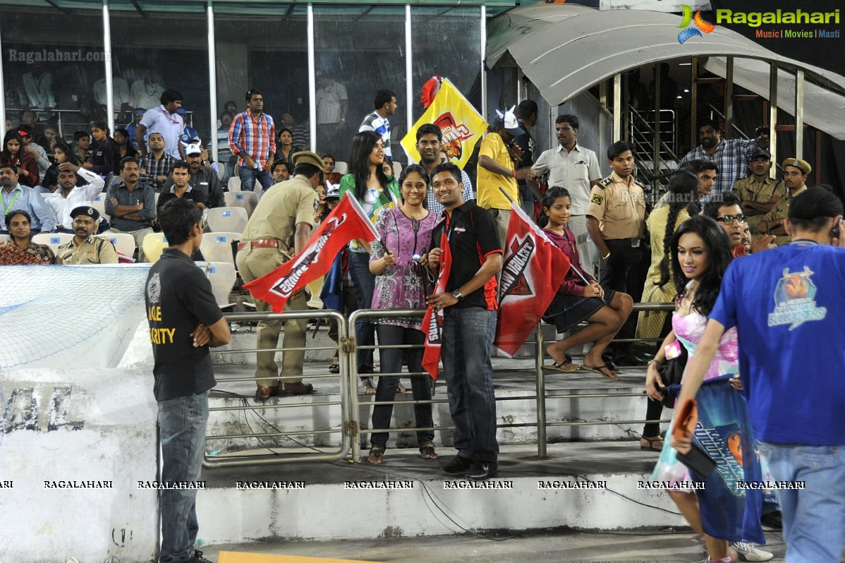 CCL 2012: Telugu Warriors VS Karnataka Bulldozers