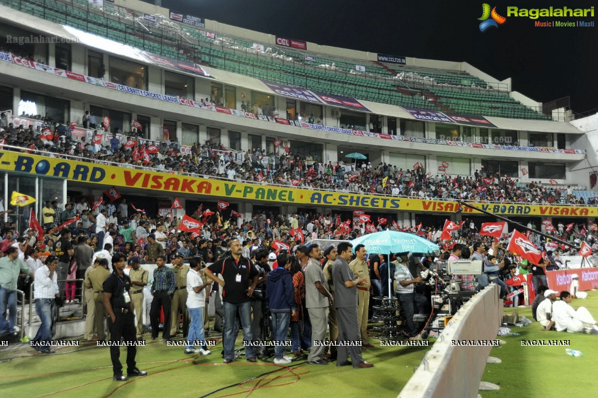 CCL 2012: Telugu Warriors VS Karnataka Bulldozers