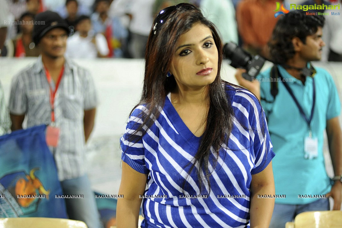 CCL 2012: Telugu Warriors VS Karnataka Bulldozers