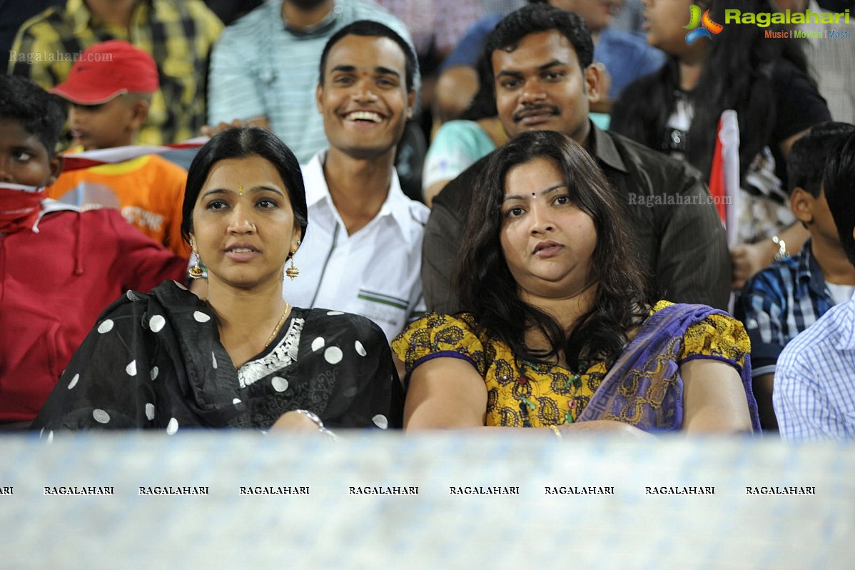 CCL 2012: Telugu Warriors VS Karnataka Bulldozers