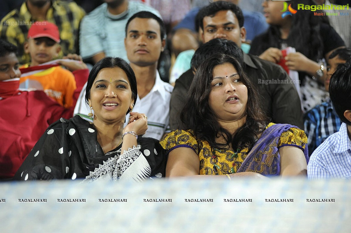 CCL 2012: Telugu Warriors VS Karnataka Bulldozers