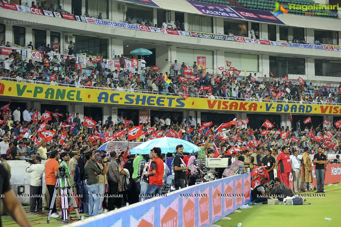 CCL 2012: Telugu Warriors VS Karnataka Bulldozers