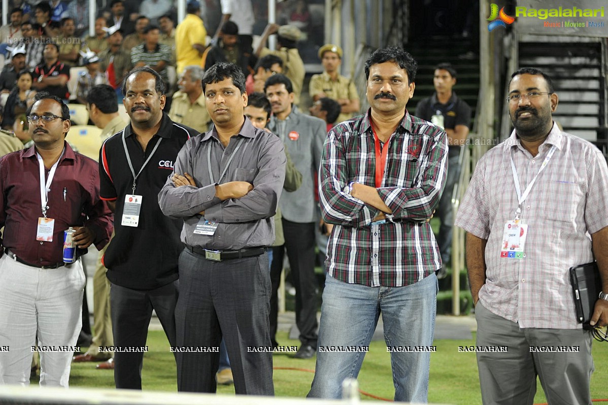 CCL 2012: Telugu Warriors VS Karnataka Bulldozers