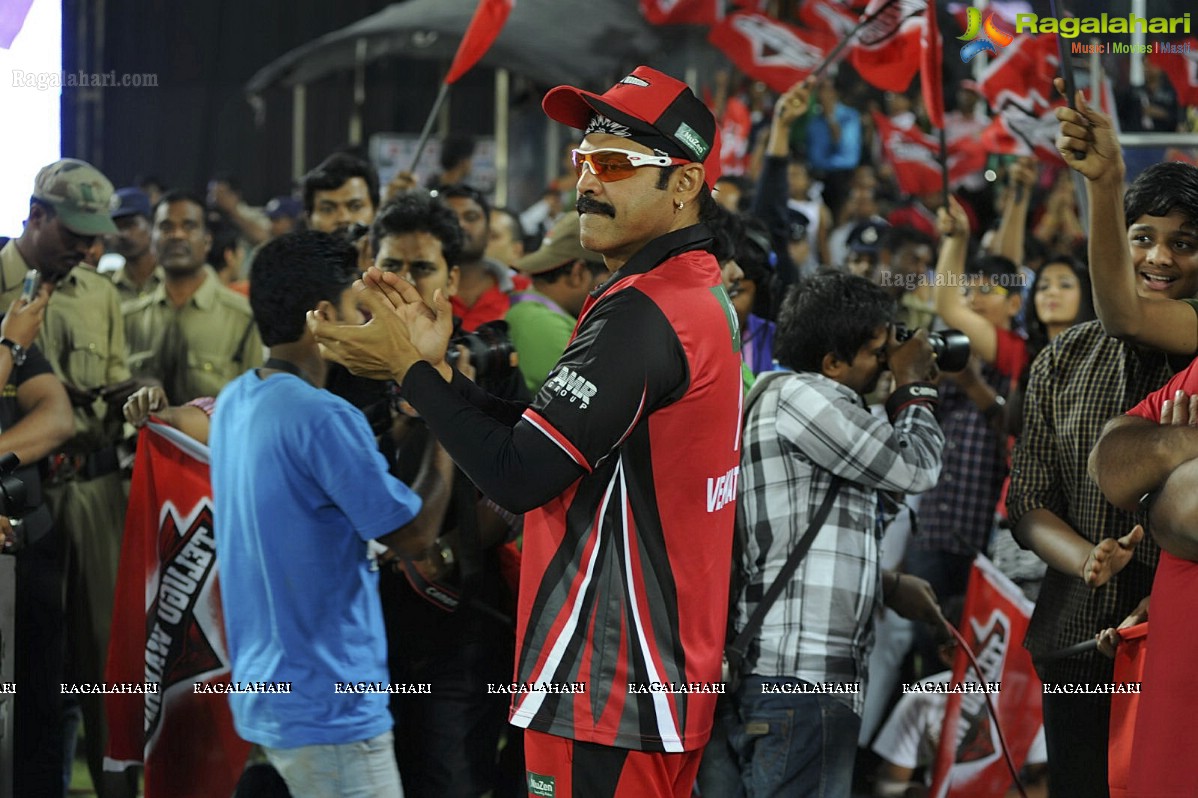 CCL 2012: Telugu Warriors VS Karnataka Bulldozers