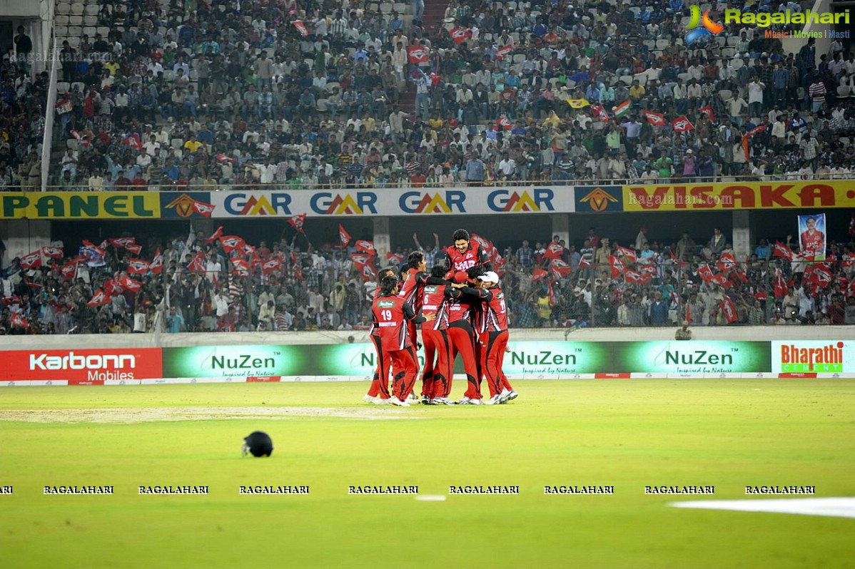 CCL 2012: Telugu Warriors VS Karnataka Bulldozers