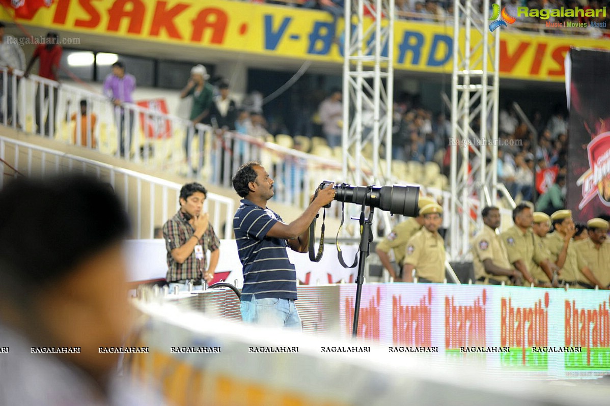 CCL 2012: Telugu Warriors VS Karnataka Bulldozers