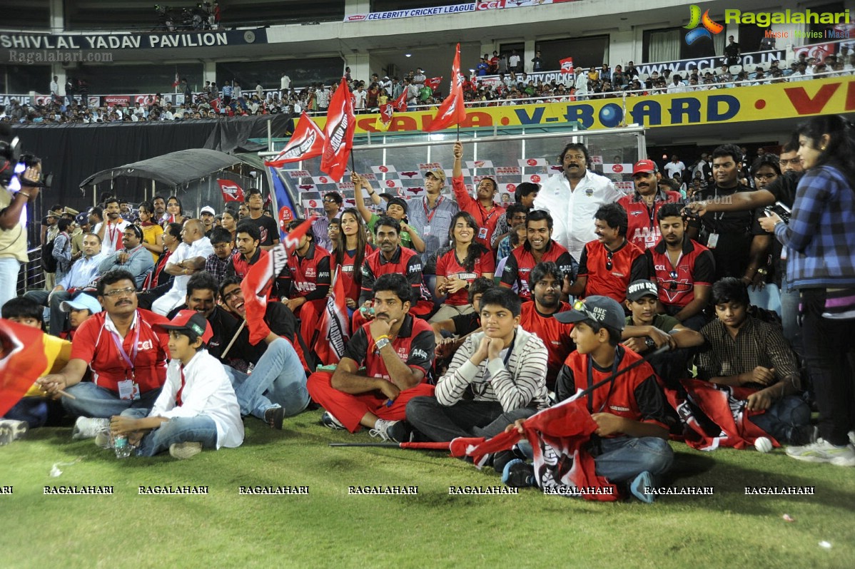 CCL 2012: Telugu Warriors VS Karnataka Bulldozers