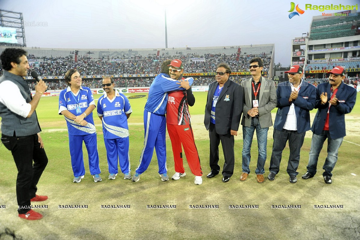 CCL 2012: Telugu Warriors VS Karnataka Bulldozers