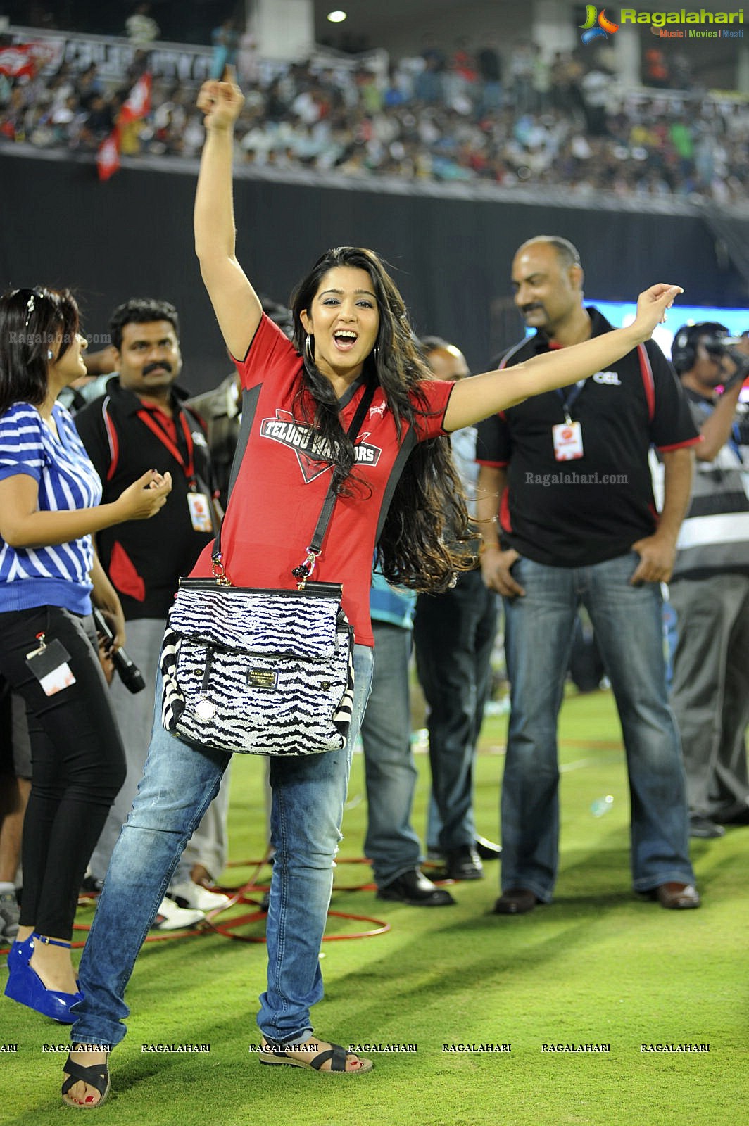 CCL 2012: Telugu Warriors VS Karnataka Bulldozers